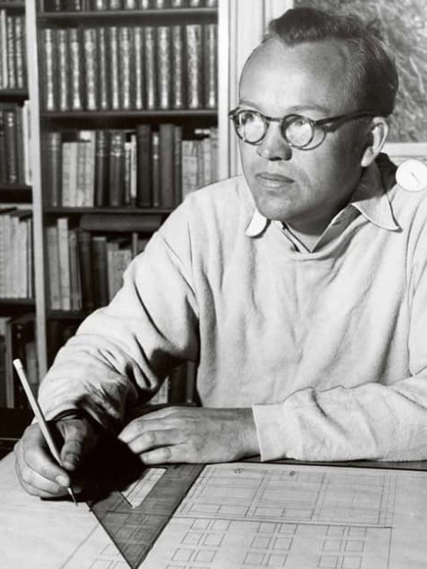 >優雅に変化する、伸長式ダイニングテーブル。ボビルケテーブル