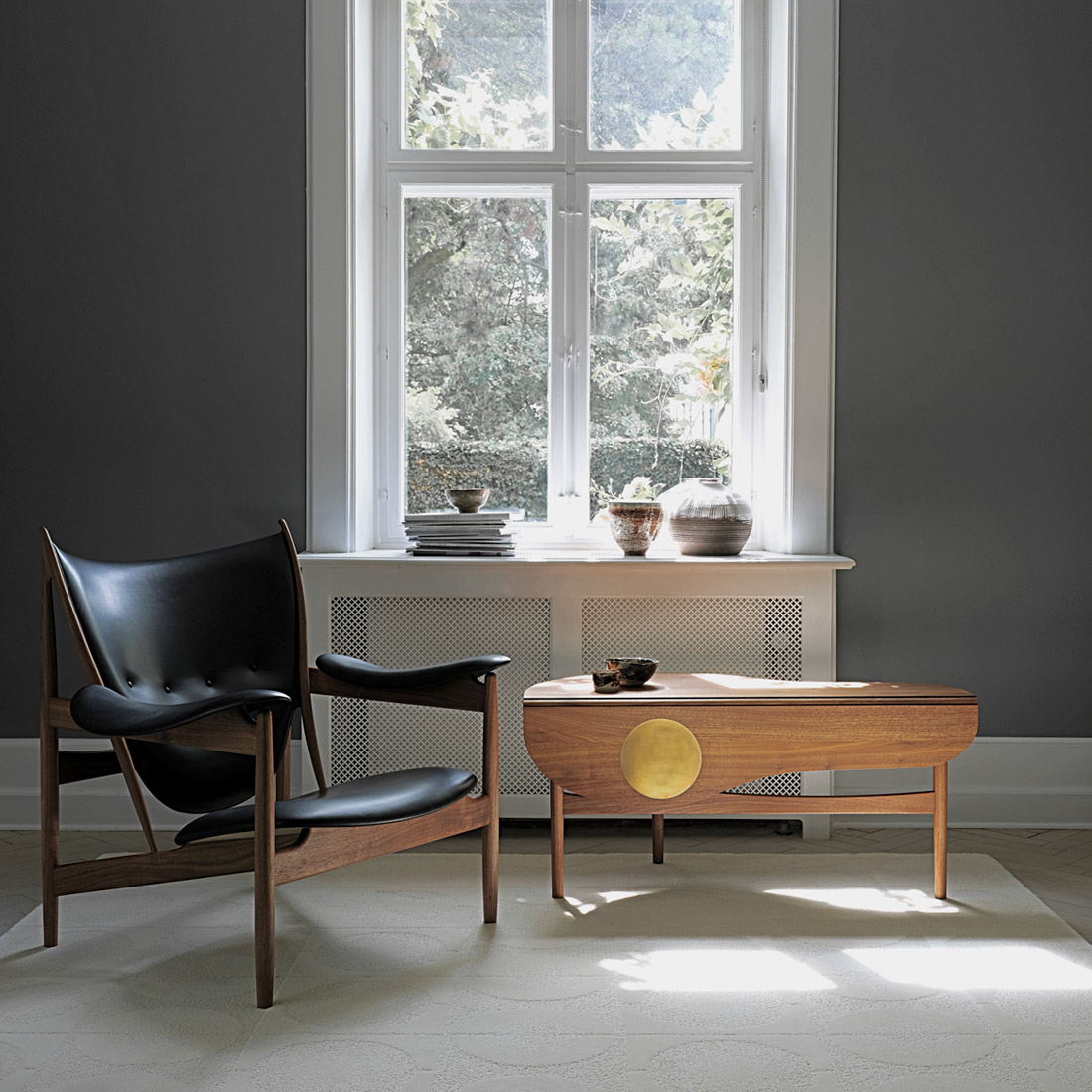 アートと彫刻的な美しさが融合。バタフライテーブル