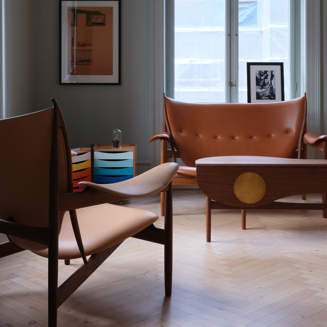 アートと彫刻的な美しさが融合。バタフライテーブル