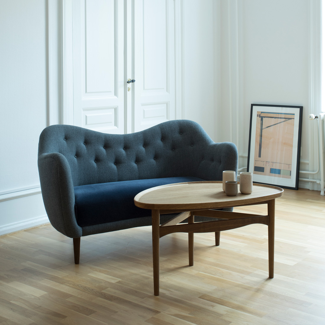 柔らかな曲線を描く美しいアイテーブル