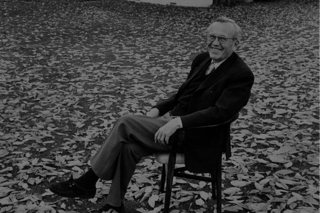 >鮮やかな色彩をまとう北欧の名作収納、グローブキャビネット