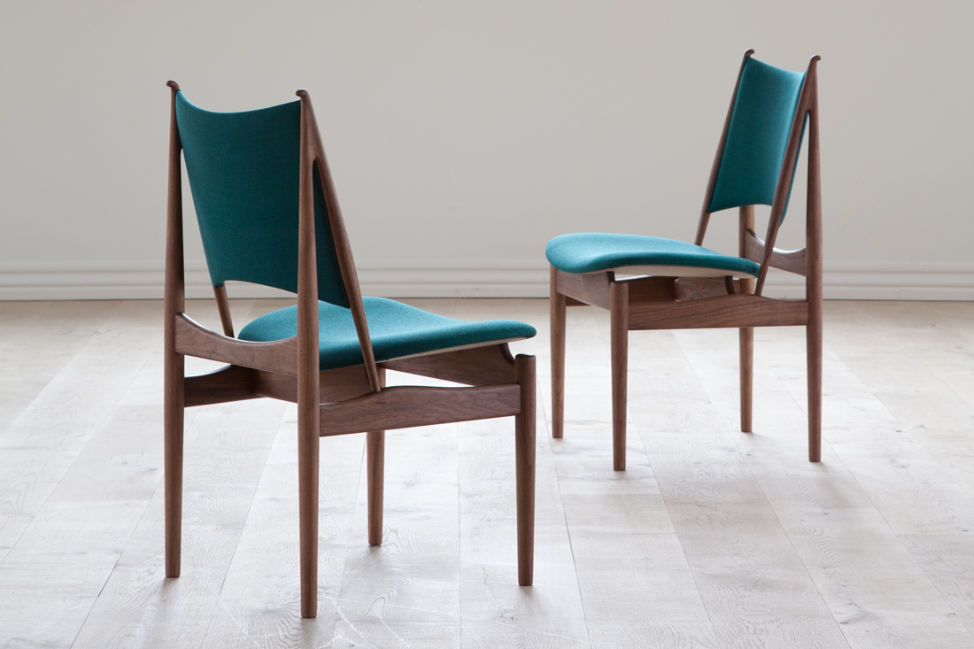 凛とした三角形のフォルムが美しいエジプシャンチェア