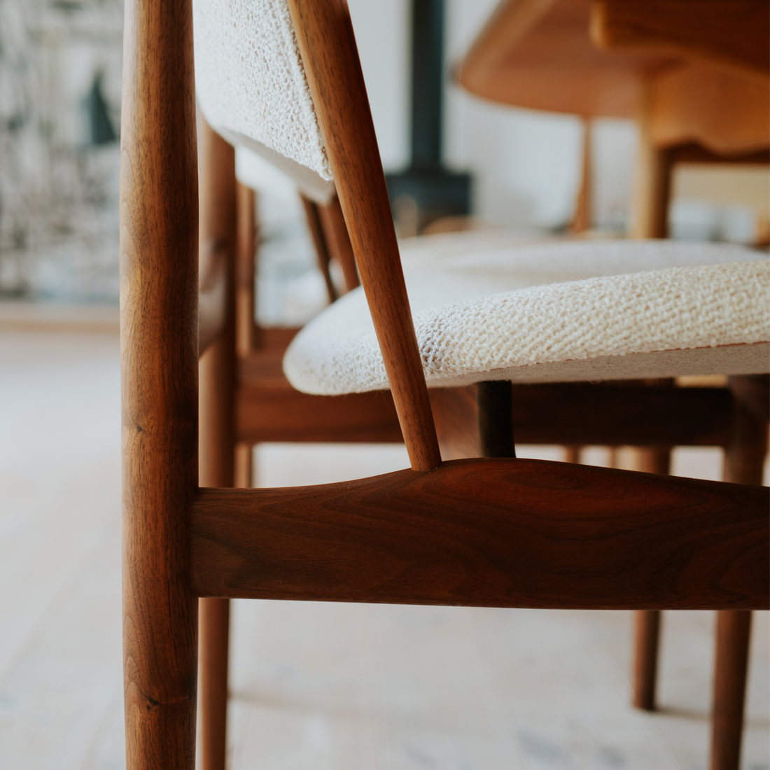 凛とした三角形のフォルムが美しいエジプシャンチェア