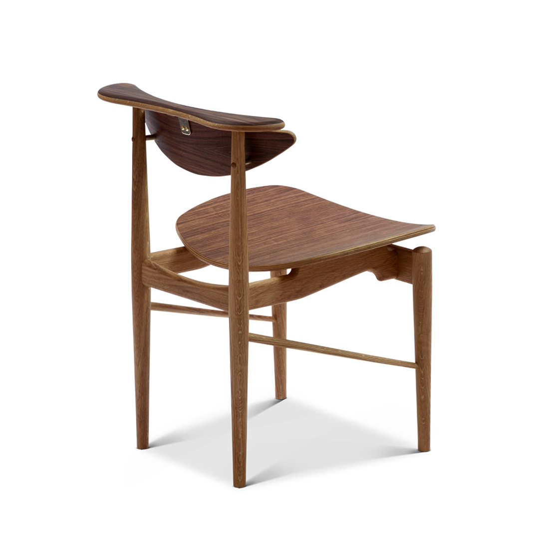 シンプルでありながら実用的で美しいリーディングチェア