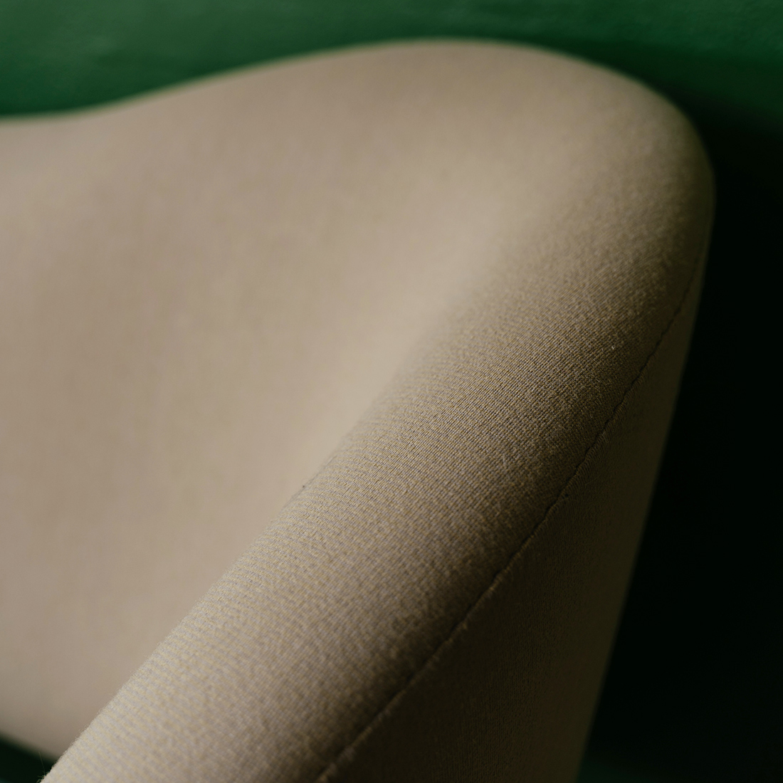 ウォールソファオーベルタンの背もたれ