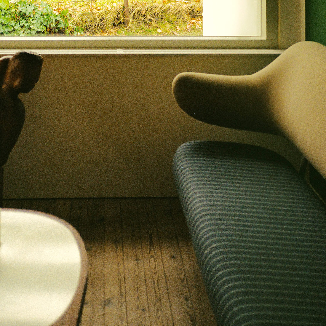 ウォールソファオーベルタンのインテリア