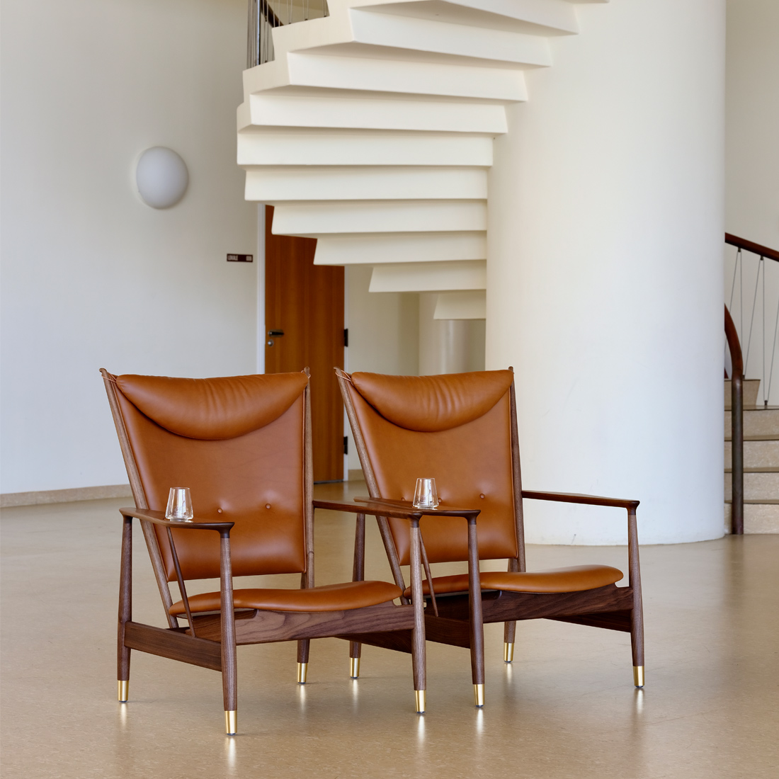 遊び心が光るウィスキーチェア