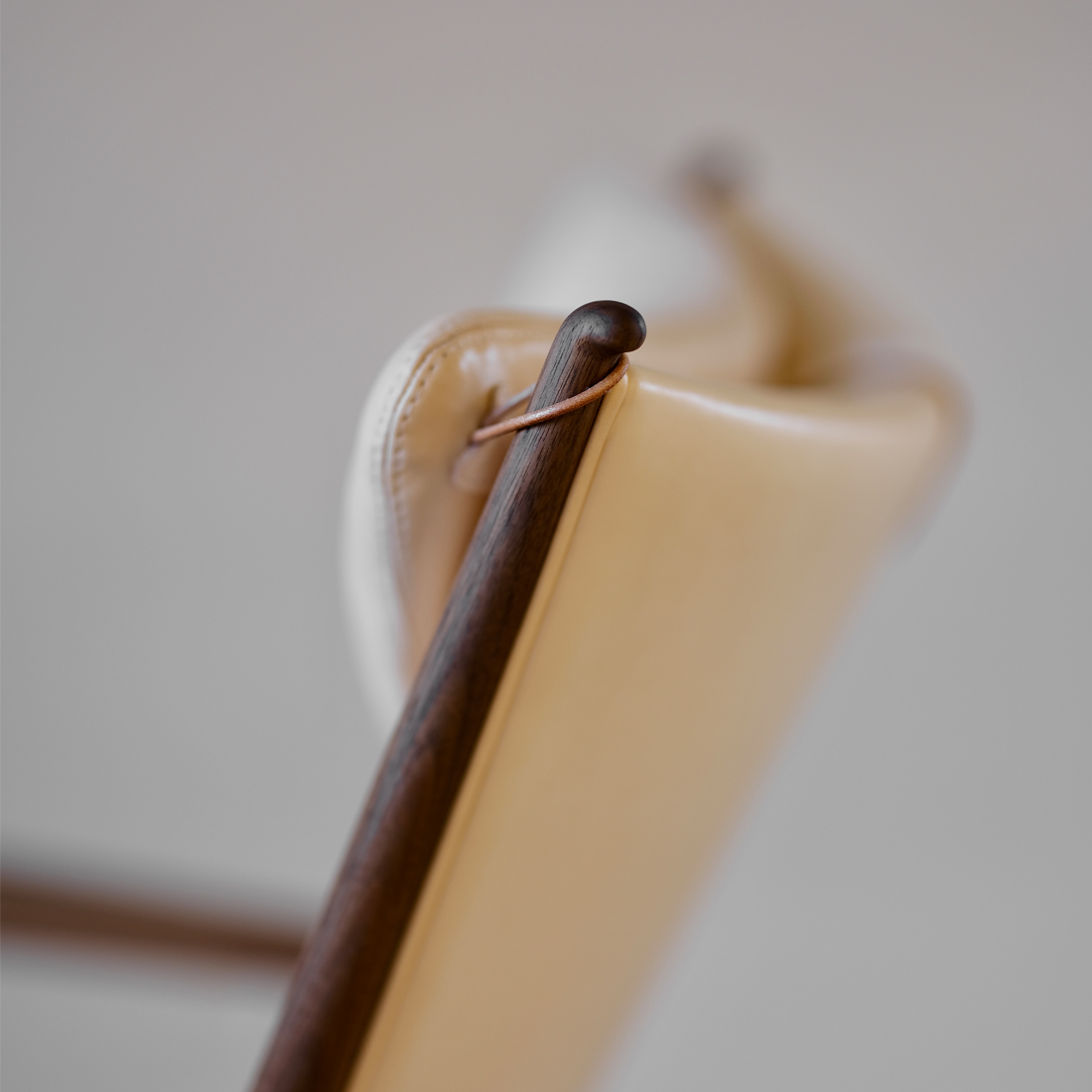 遊び心が光るウィスキーチェア