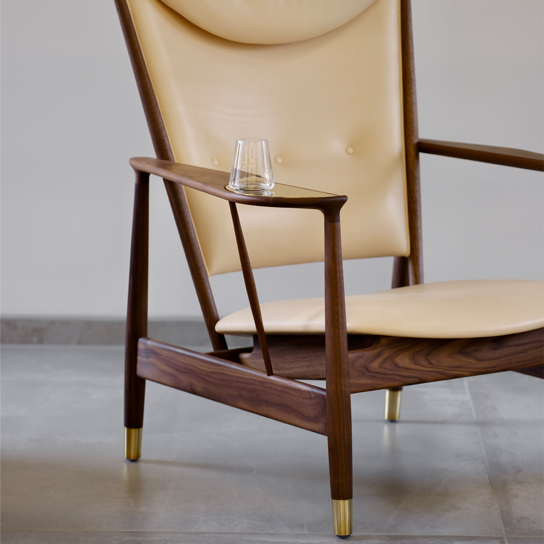 遊び心が光るウィスキーチェア