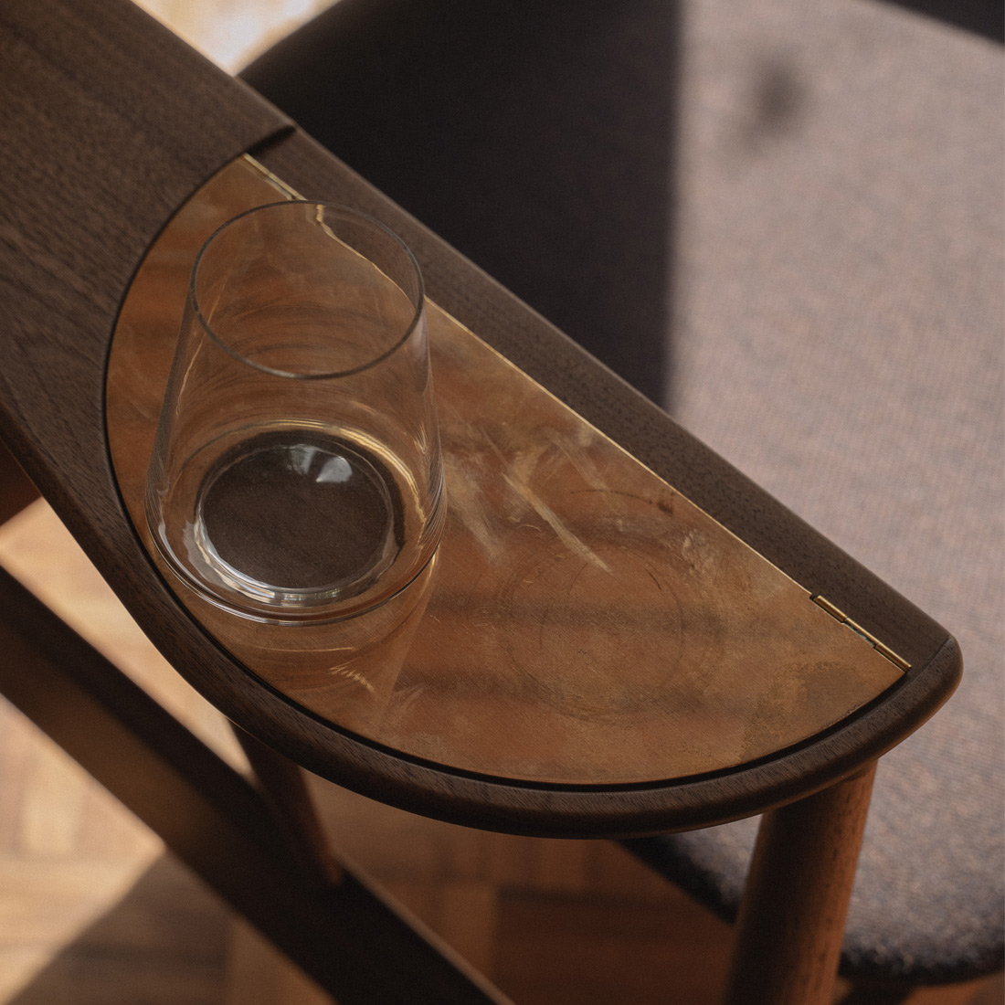 遊び心が光るウィスキーチェア