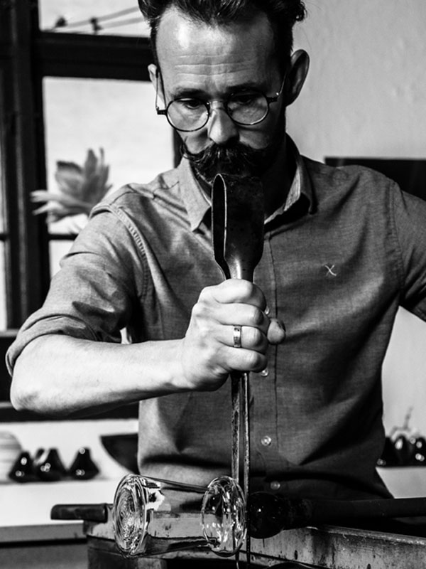 遊び心が光るウィスキーチェア