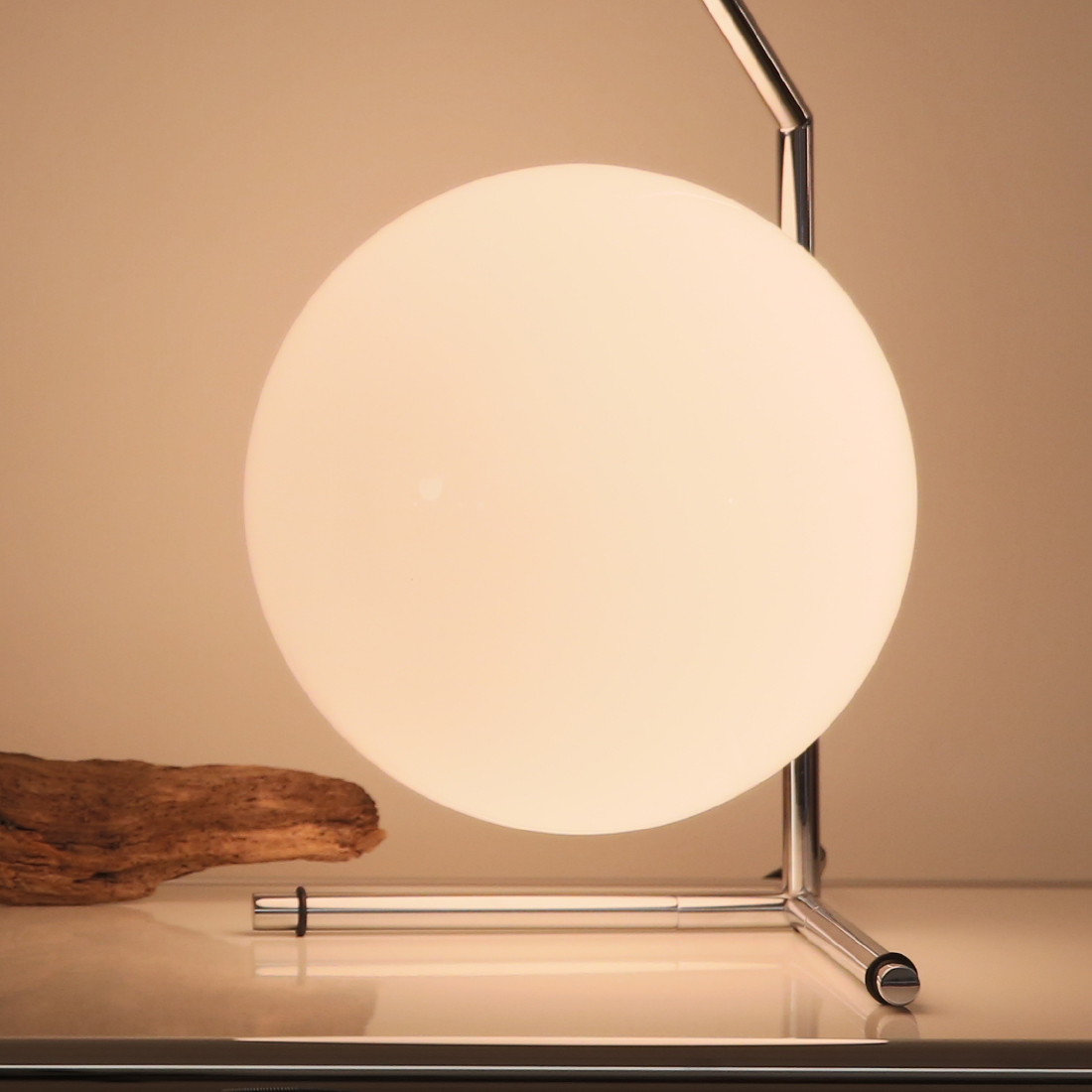 アイシーライツT1 LOWのゴールドのあかり