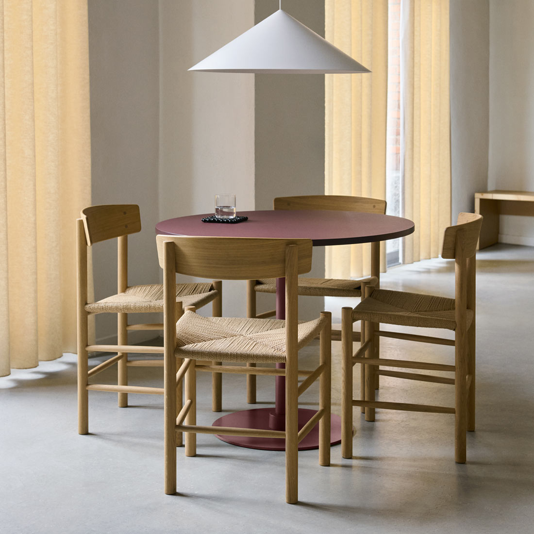 庶民のための椅子として生まれたスタンダードチェアJ39