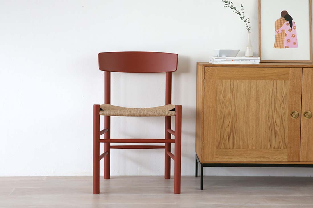 鮮やかなカラーを纏ったJ39チェア