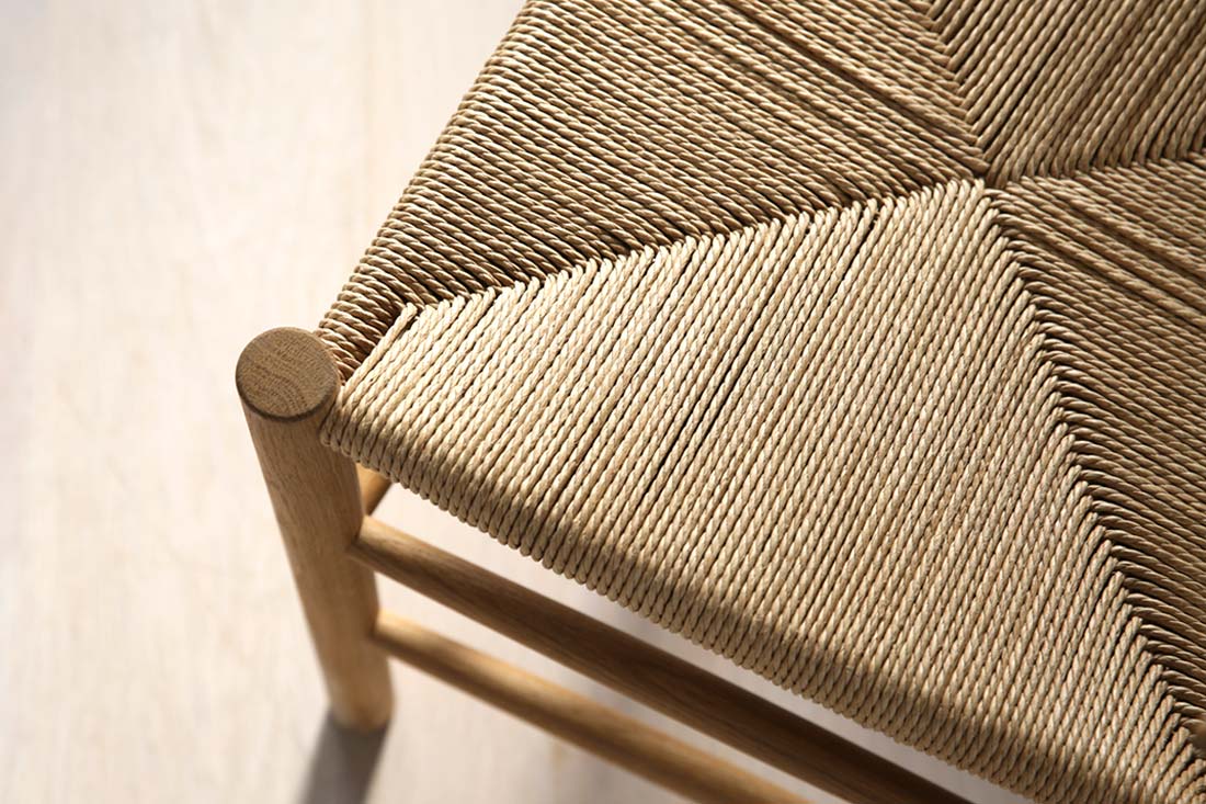 鮮やかなカラーを纏ったJ39チェア