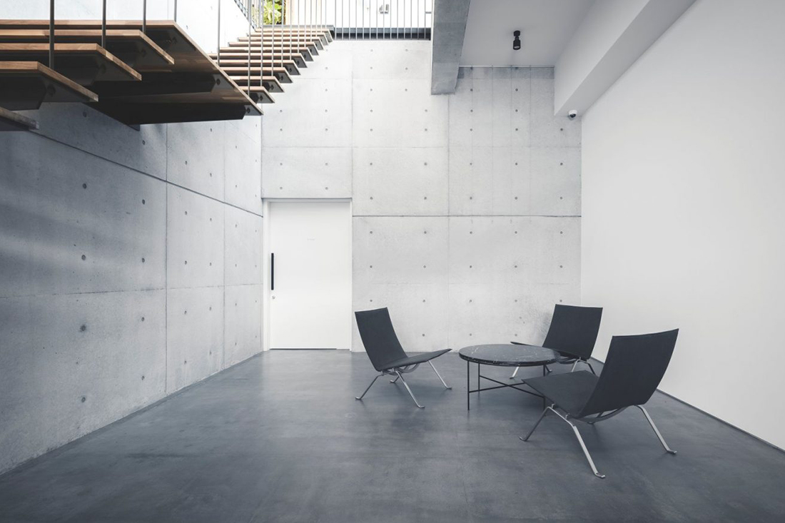 PK22 3脚のスタイリング