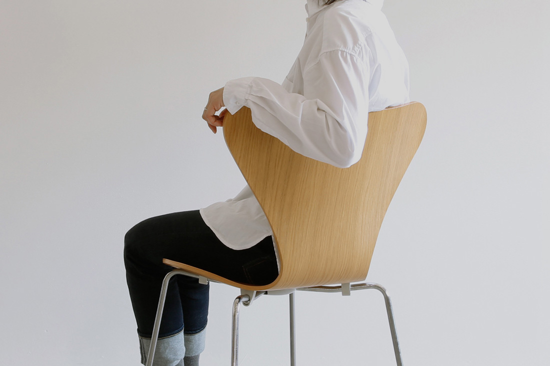 肘をかけてリラックス