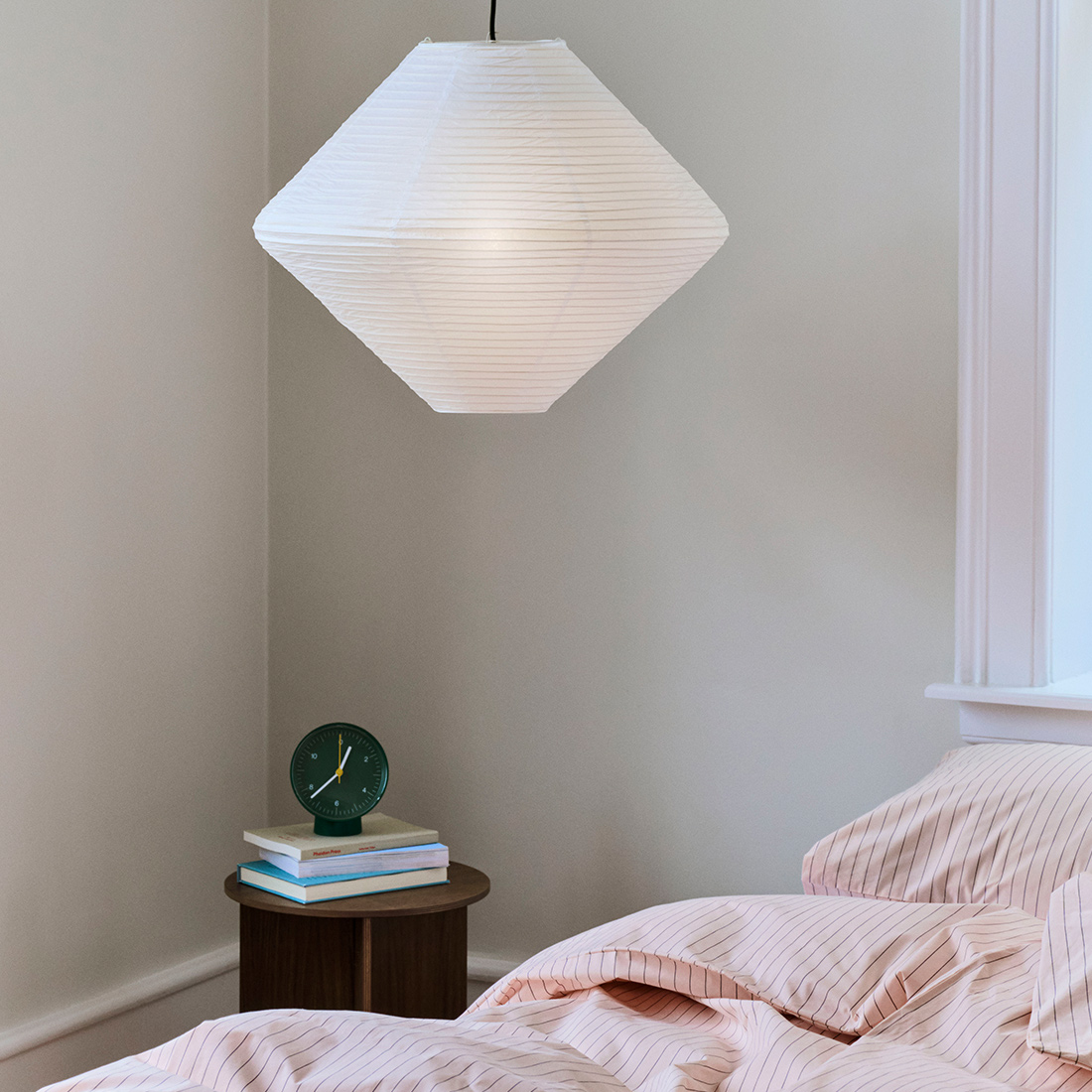ペーパーシェードダイヤモンドのベッドルームコーディネート