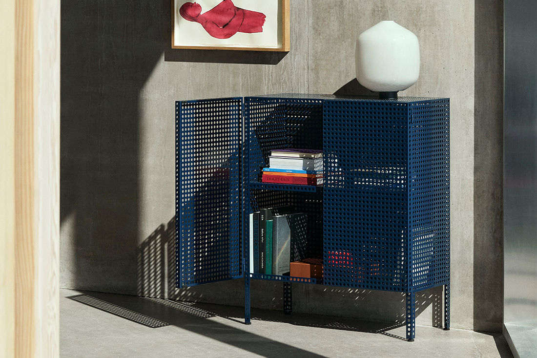 パーフォレイテッドキャビネットフロア ネイビー