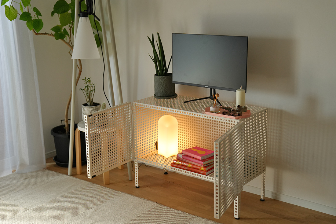 パーフォレイテッドキャビネットフロア テレビボード