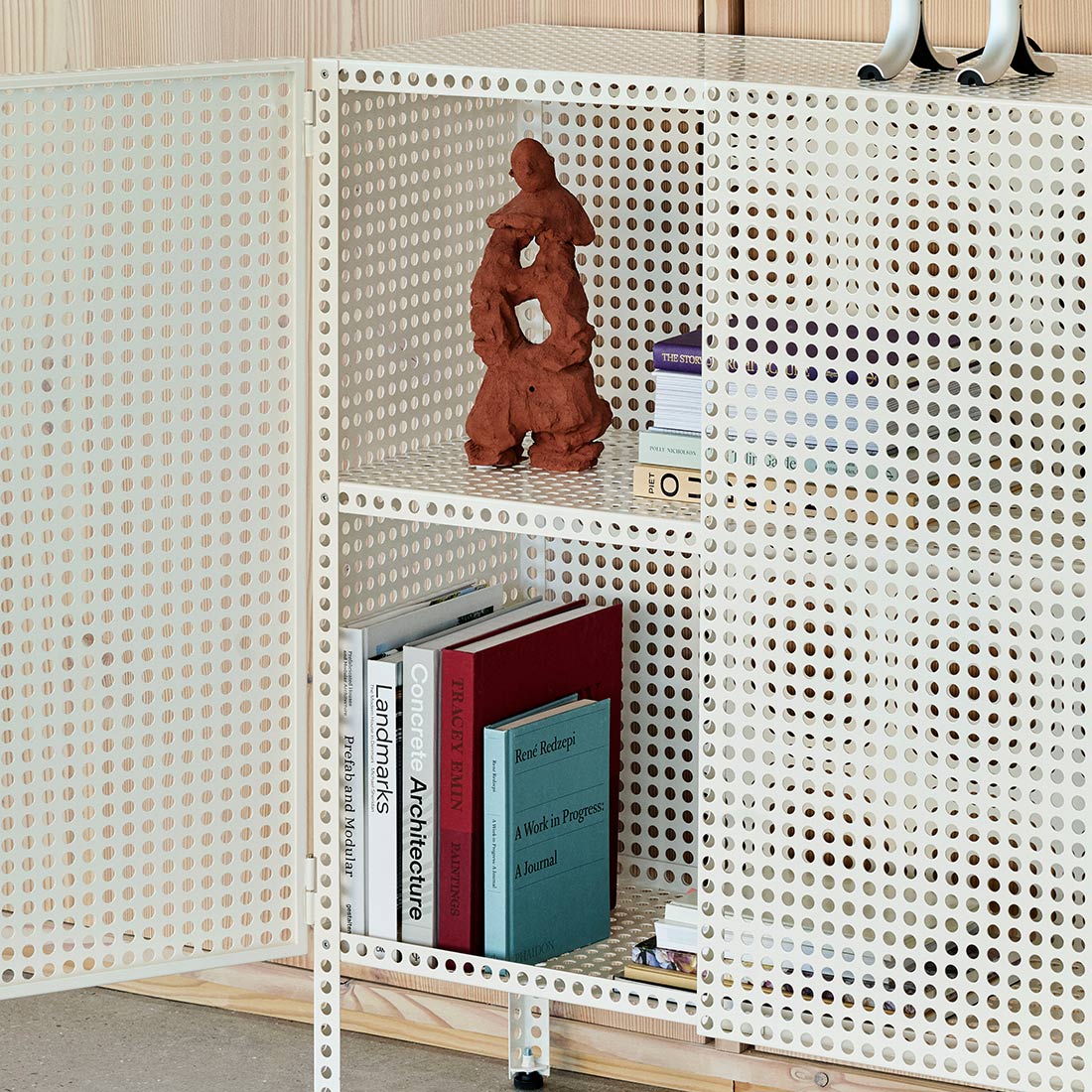 パーフォレイテッドキャビネットの収納活用例