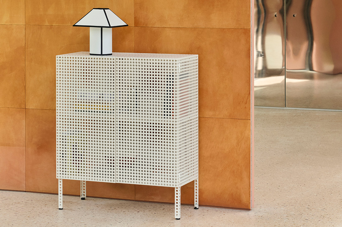 パーフォレイテッドキャビネット ホワイト