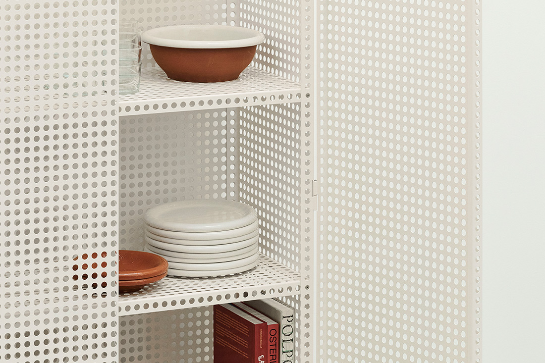 パーフォレイテッドキャビネット Lサイズ収納例