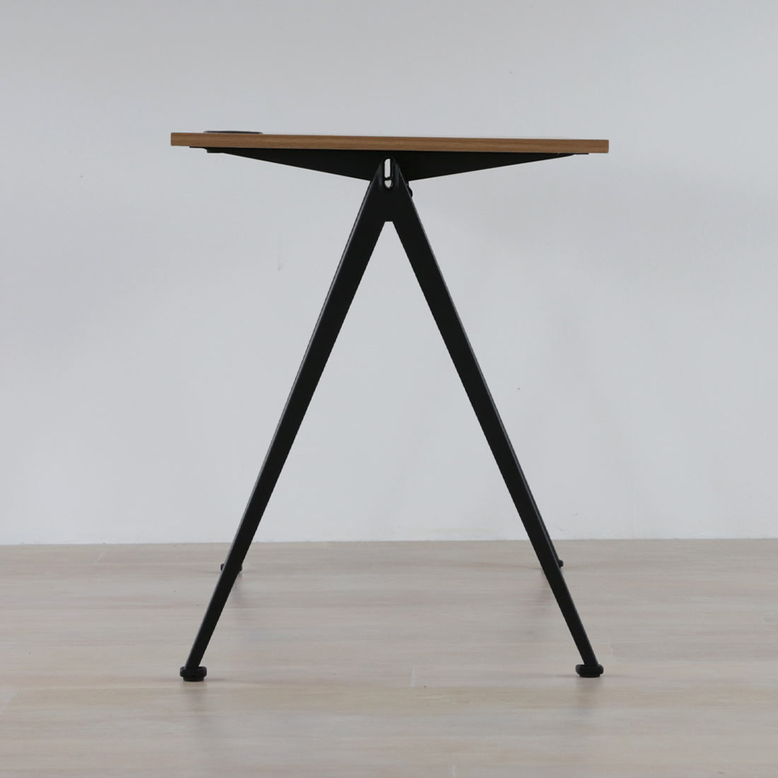 PYRAMID DESK HAY（ヘイ）│正規販売店 CONNECT