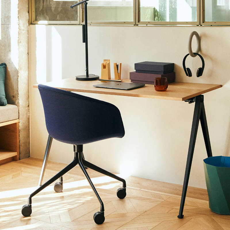 PYRAMID DESK HAY（ヘイ）│正規販売店 CONNECT