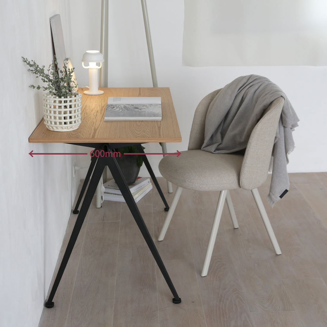 PYRAMID DESK HAY（ヘイ）│正規販売店 CONNECT