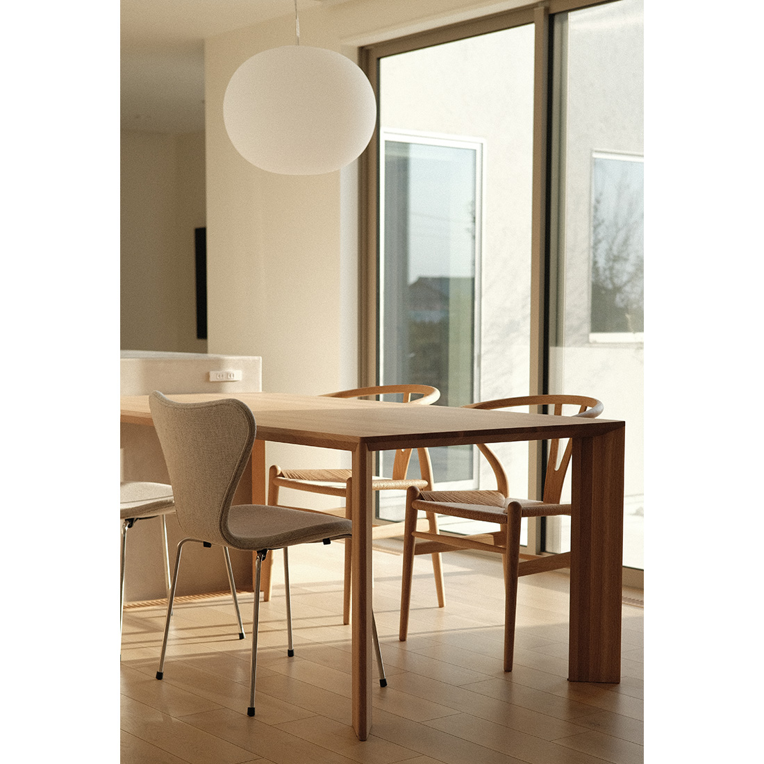 A-DT02にセブンチェア、Yチェアを合わせたダイニング