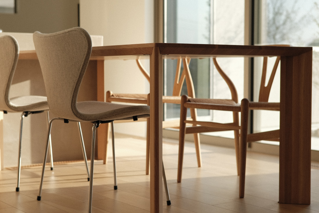 A-DT02にセブンチェア、Yチェアを合わせたダイニング