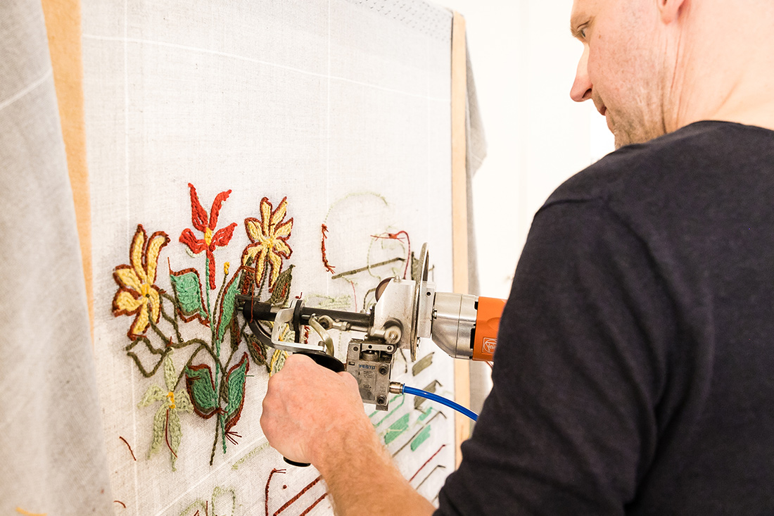 ハンドタフティングでの製造