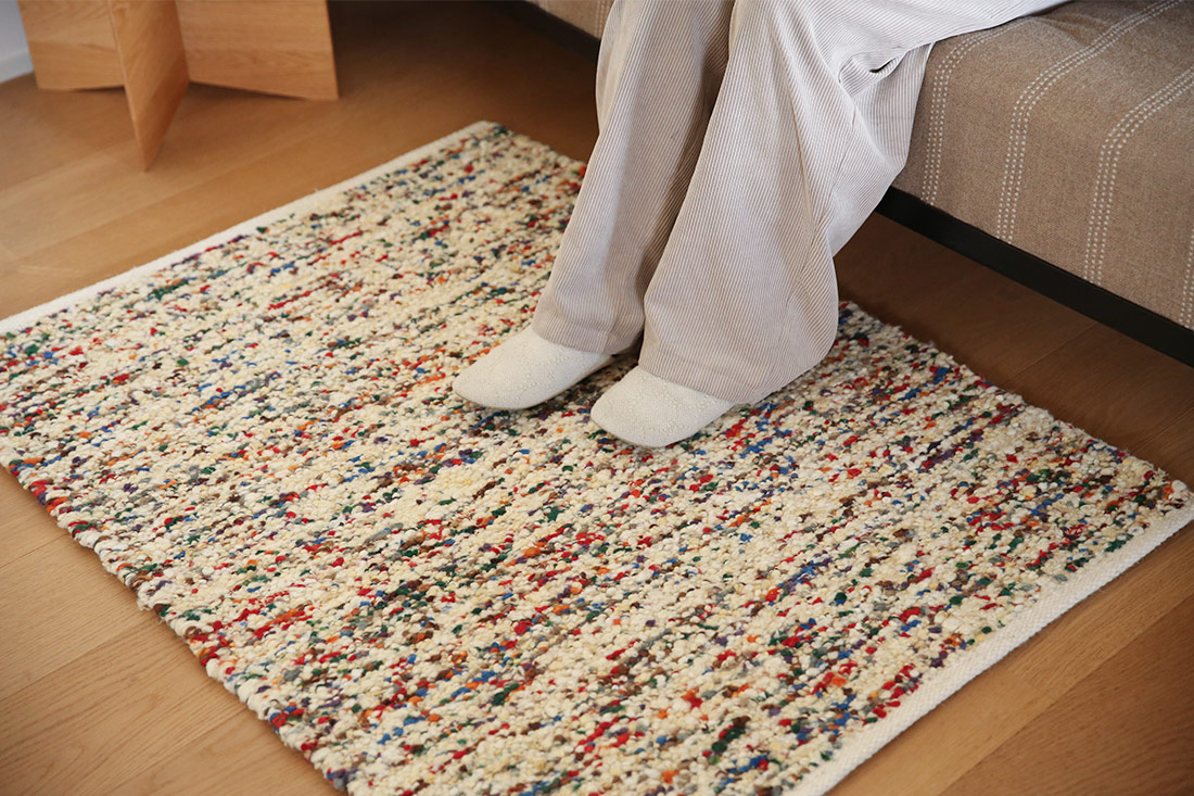 イールドナチュラリーカラードフリンジラグ