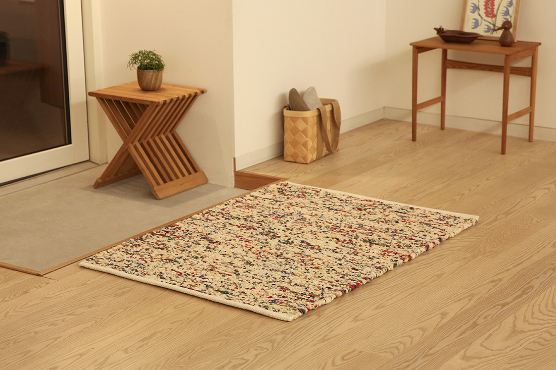 玄関で使用するテクニカラーフロックラグ