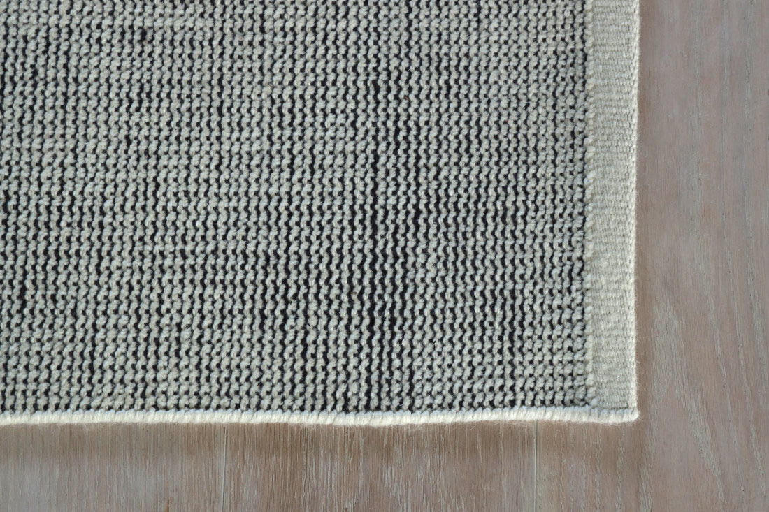 クヴァドラ カノン ホワイト ラグの織り目アップ