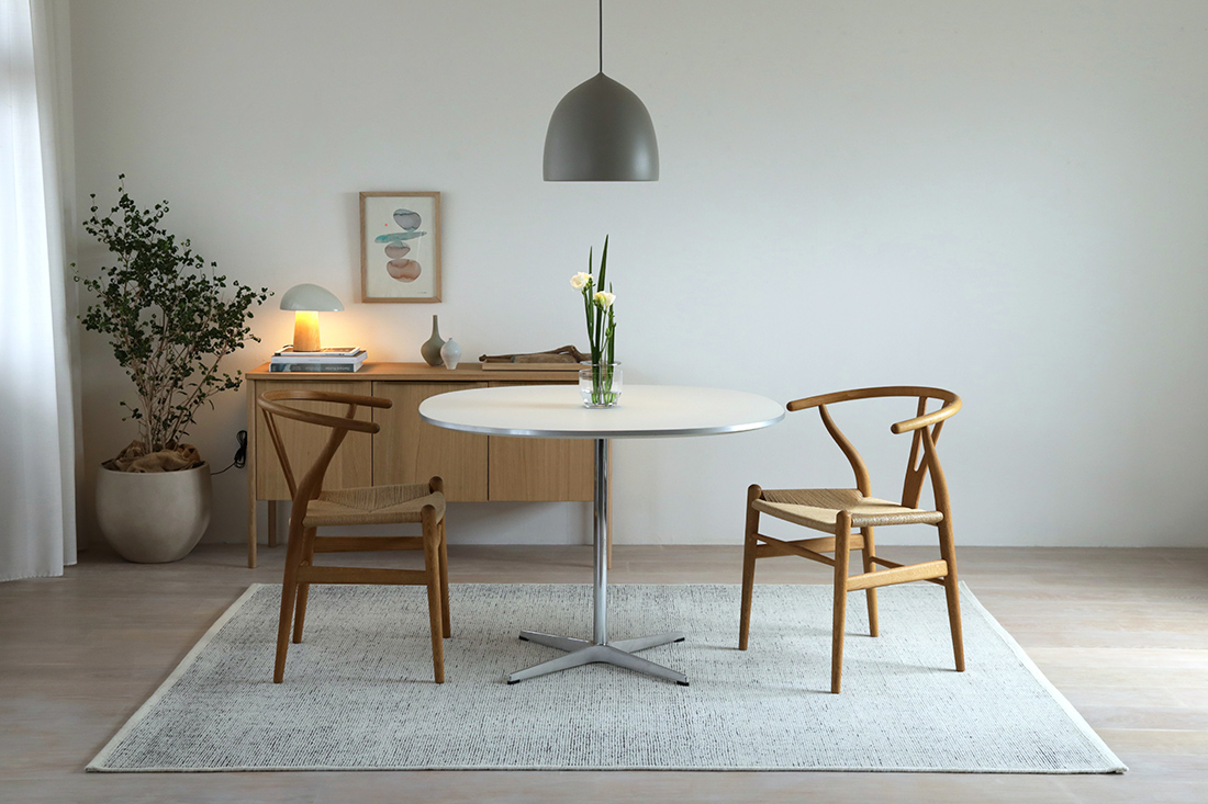 クヴァドラ カノン ラグ Yチェアのダイニングスタイリング