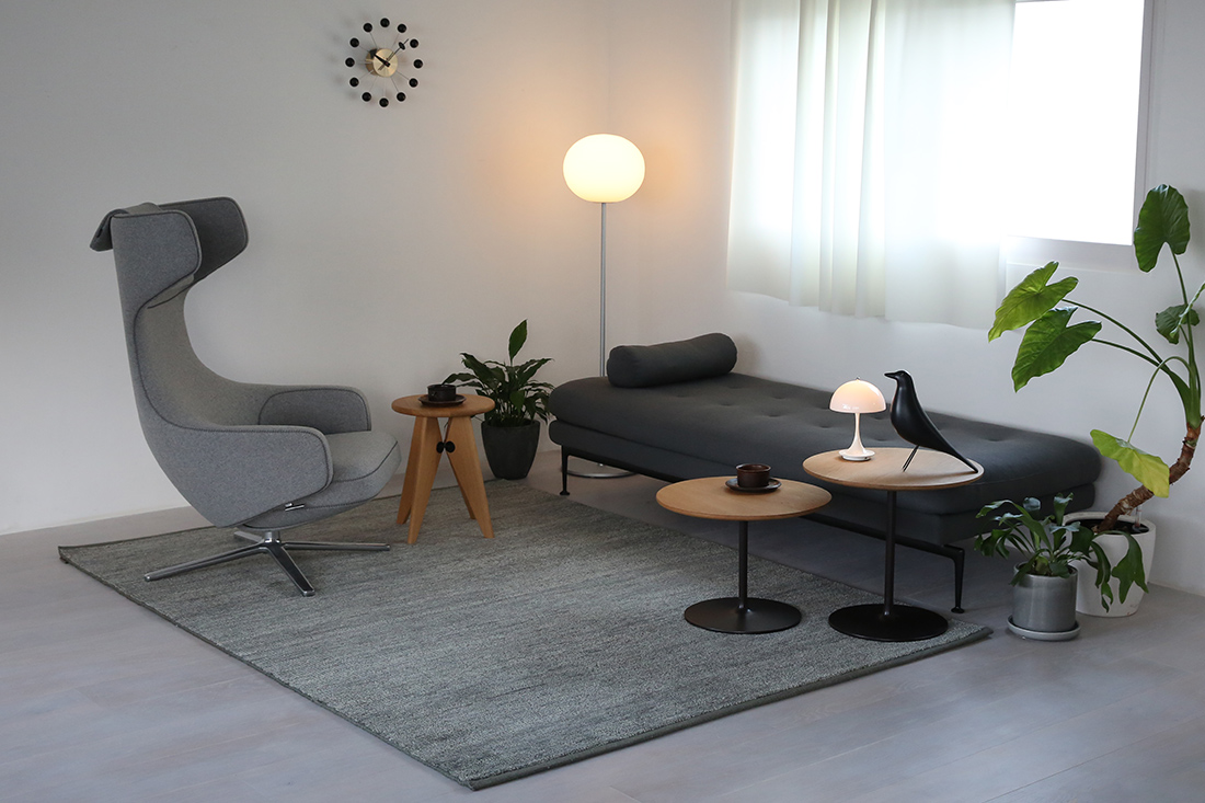 クヴァドラ ラボ ラグのリビングスタイリング