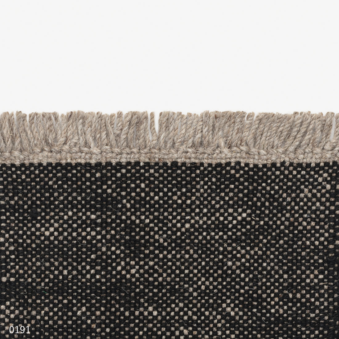 クヴァドラ イールドナチュラリーカラードフリンジ ラグ