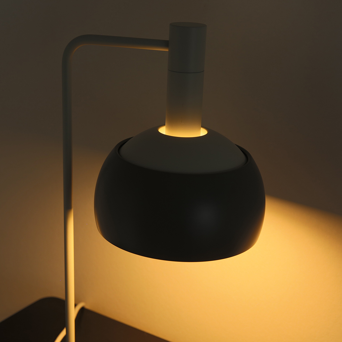 FJ Elements Table Lamp