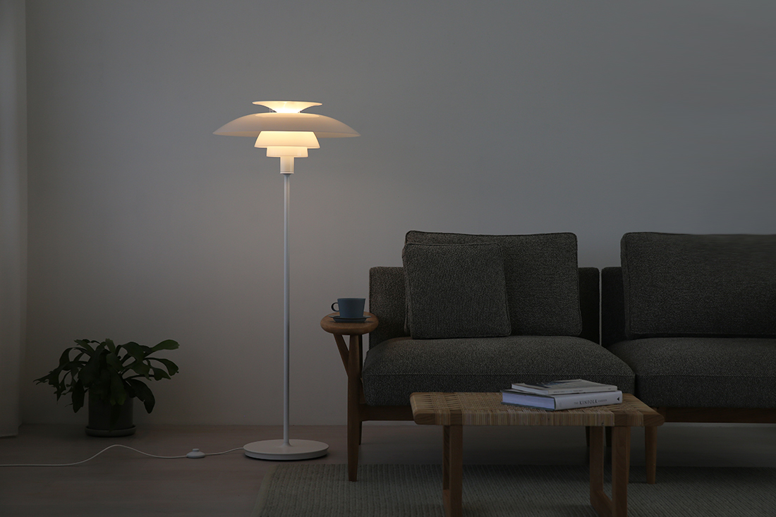 PH 80フロアランプのホワイトのインテリア