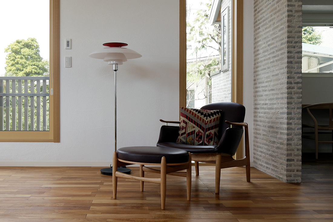 PH 80フロアランプのシルヴァー・クロームのインテリア