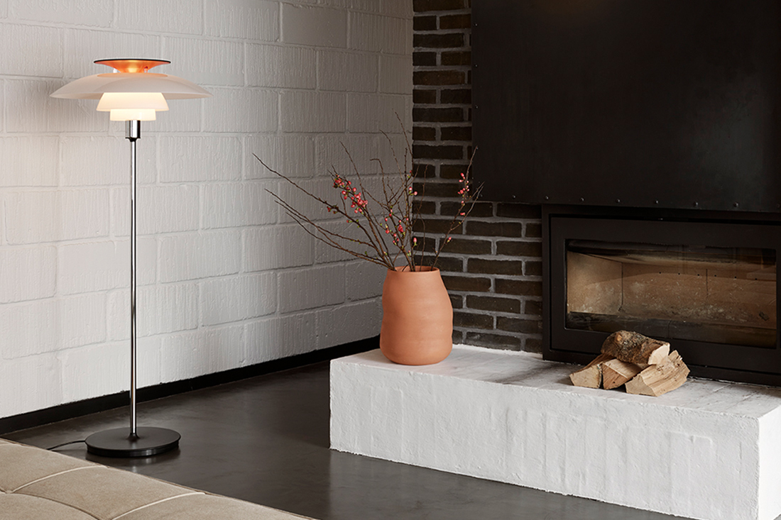 PH 80フロアランプのシルヴァー・クロームのインテリア