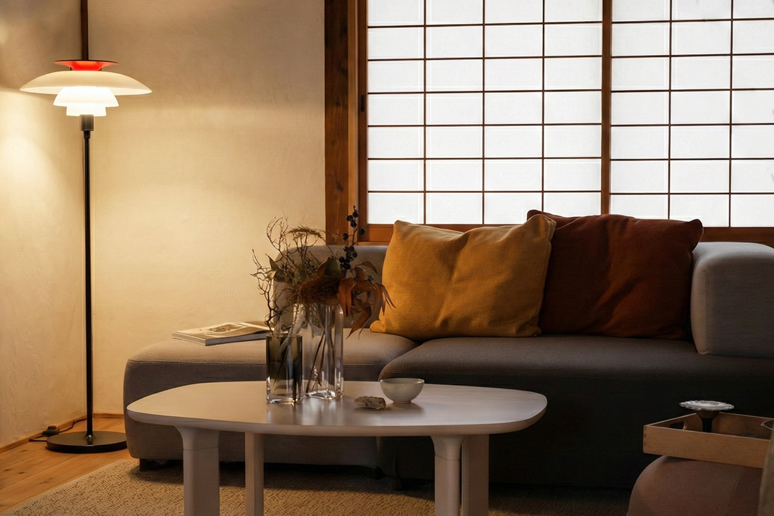 PH 80フロアランプのシルヴァー・クロームのインテリア