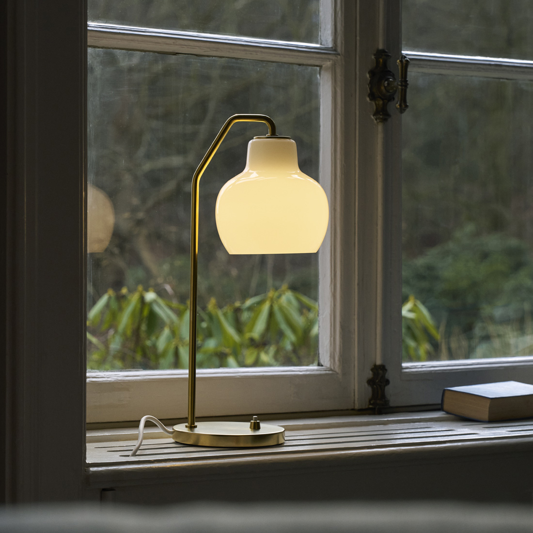 VL Ring Crown Table Lamp