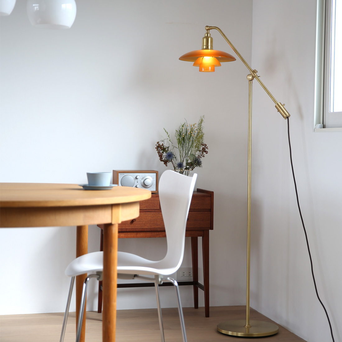 PH 3/2 琥珀色ガラスフロアランプ