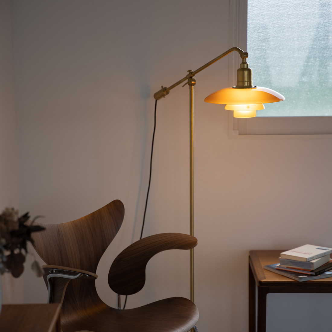 PH 3/2 琥珀色ガラスフロアランプ