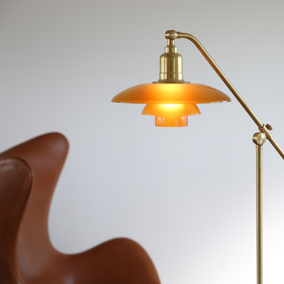 PH 3/2 琥珀色ガラスフロアランプ