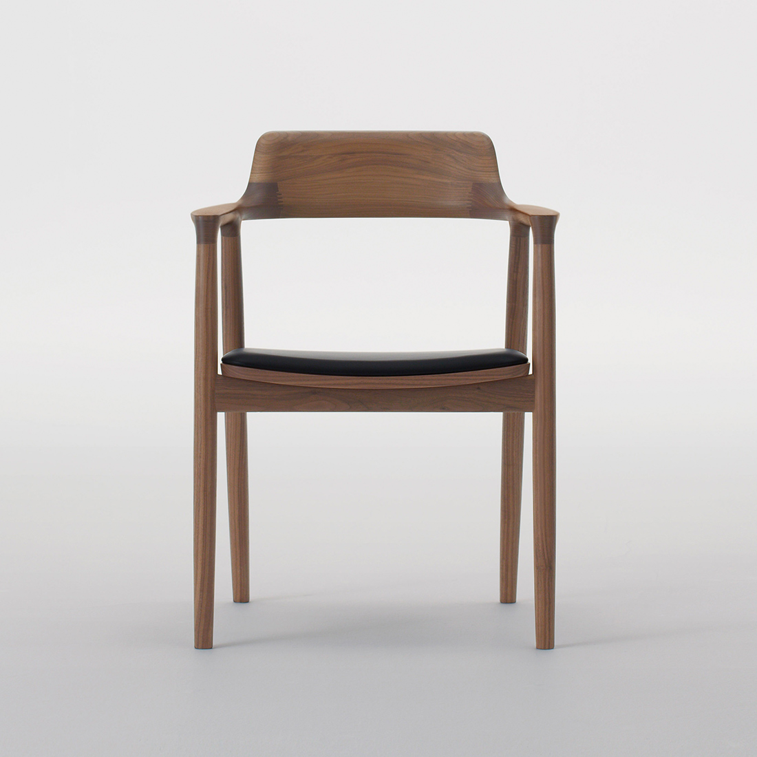 ヒロシマアームチェアのウォルナットライトブラウン