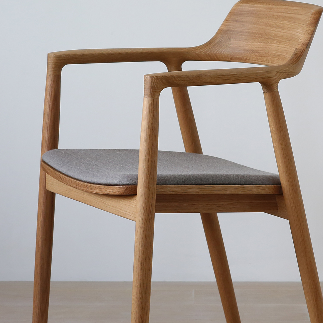 ヒロシマアームチェアの座面